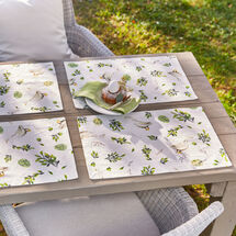 Frühlingshafter Matelassé-Tischläufer mit hochwertigem Digitaldruck,  Tischläufer, Tischwäsche - Hagen Grote Shop