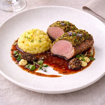 Produktbild f�r 'Lammr�cken in Kr�uterkruste auf Safran-Kartoffelstampf mit Rotweinsauce'