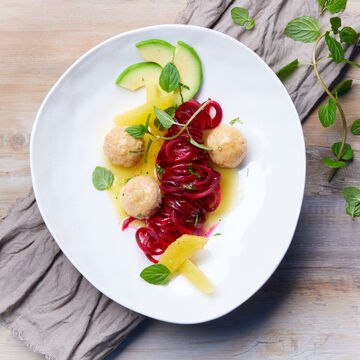 Produktbild fr 'Low Carb Poularden Klchen in Orangensauce mit Rote Bete Nudeln'