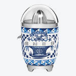 Produktbild fr 'SMEG Zitruspresse: Neueste Technologie im extravaganten Dolce & Gabbana Design Blu Mediterraneo'