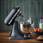 Produktbild fr 'KitchenAid Artisan: Haushalts-Kchenmaschine auf Profi-Niveau'