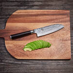 Produktbild fr 'KAI Shun Classic Santoku klein: Rostfreies Damaszener-Messer fr hchste Ansprche'