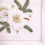 Produktbild fr 'Feiner, handbestickter Tischlufer mit Christrosen-Motiv'
