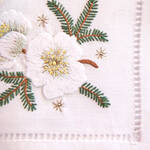 Produktbild fr 'Feine, handbestickte Tischdecken mit Christrosen-Motiv'