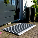 Produktbild fr 'Rips-Aluminiumprofilmatte, Bodenmatte, Fumatte lsst Schmutz und Nsse keine Chance'