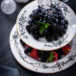 Produktbild fr 'Etagere mit 2 Tellern zum dnischen Design-Wintergeschirr von Jette Frlich'