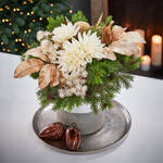 Produktbild fr 'Festliches Blumenarrangement mit goldenen Samtzweigen'