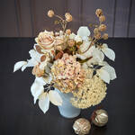 Produktbild fr 'Festliches Blumenarrangement in edlem Gold und Creme'