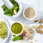 Produktbild fr 'berzeugender Geschmack: Frisches original Pesto Genovese & Walnusssauce'