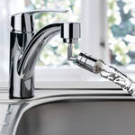 Produktbild fr 'Strahlregler-Aufsatz macht jeden Wasserhahn zur flexiblen Schwenkbrause, Strahlregler, Wasserhahn Sieb'