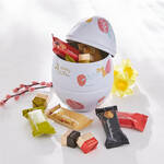 Produktbild fr 'Exquisite Pralinen und Waffelkeks-Mischung in dekorativem Osterei'