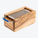 Produktbild fr 'Ultrascharfe Laser-Cut-Parmesanreibe mit Olivenholz-Auffangbehlter'