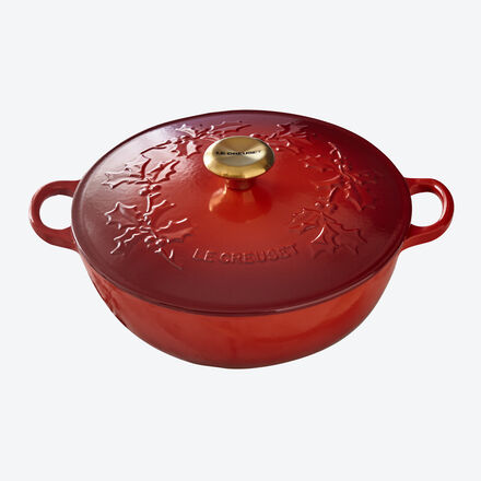 Le Creuset Gusseisen-Kochtopf Ø 34,5 cm - Limited Edition mit Ilex-Prägung, 4,1 l, alle Herdarten inkl. Induktion, backofenfest bis 260 °C, Kirschrot