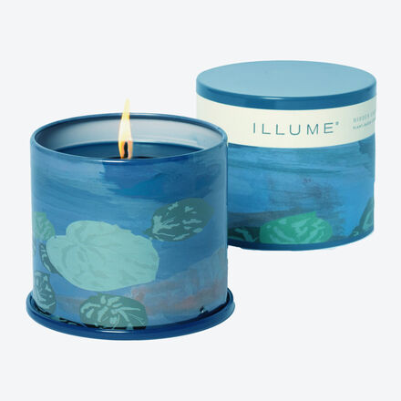 Duftkerze Illume - Sommerlich-erfrischendes Aroma, vegane Inhaltsstoffe, wiederverwendbare Metalldose, Ø 10 x 8,5 cm, 50 h Brenndauer, Geschenkidee