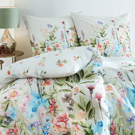 Produktbild fr 'Anschmiegsame Satin-Bettwsche mit Blten in zartem Pastell'