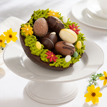 Produktbild fr 'Dekoratives Baumkuchen-Osternest mit feinsten Pralineneiern'