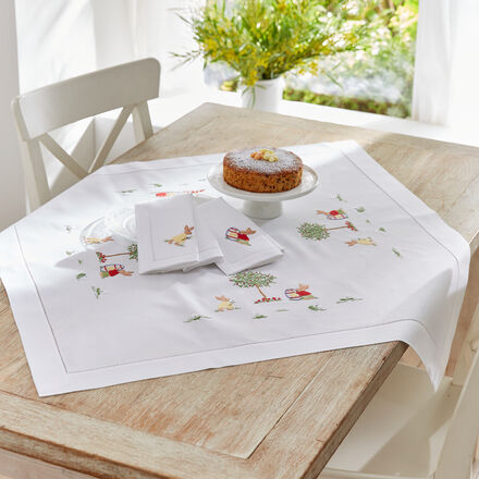 Produktbild fr 'Handbestickte Hohlsaum-Tischdecke mit plastischen Hasenmotiven'