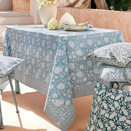 Produktbild fr 'Tischdecke, handbedruckt - Motiv Indien Rose, Hellblau/Wei, 100 % Baumwolle, 2 Gren'