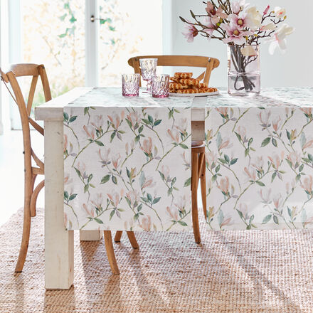 Produktbild fr 'Tischlufer: Romantische Tischwsche mit detailgetreuem Magnolienmotiv'