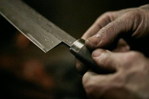 Nesmuk - Messer in der Hand