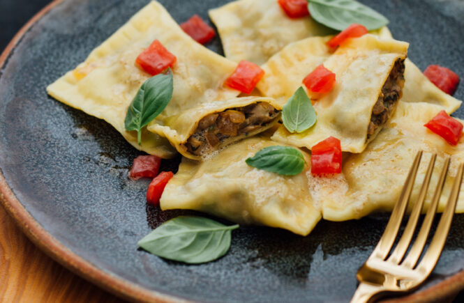 Rezept Maultaschen mit Steinpilzfüllung und Tomatenconcassée