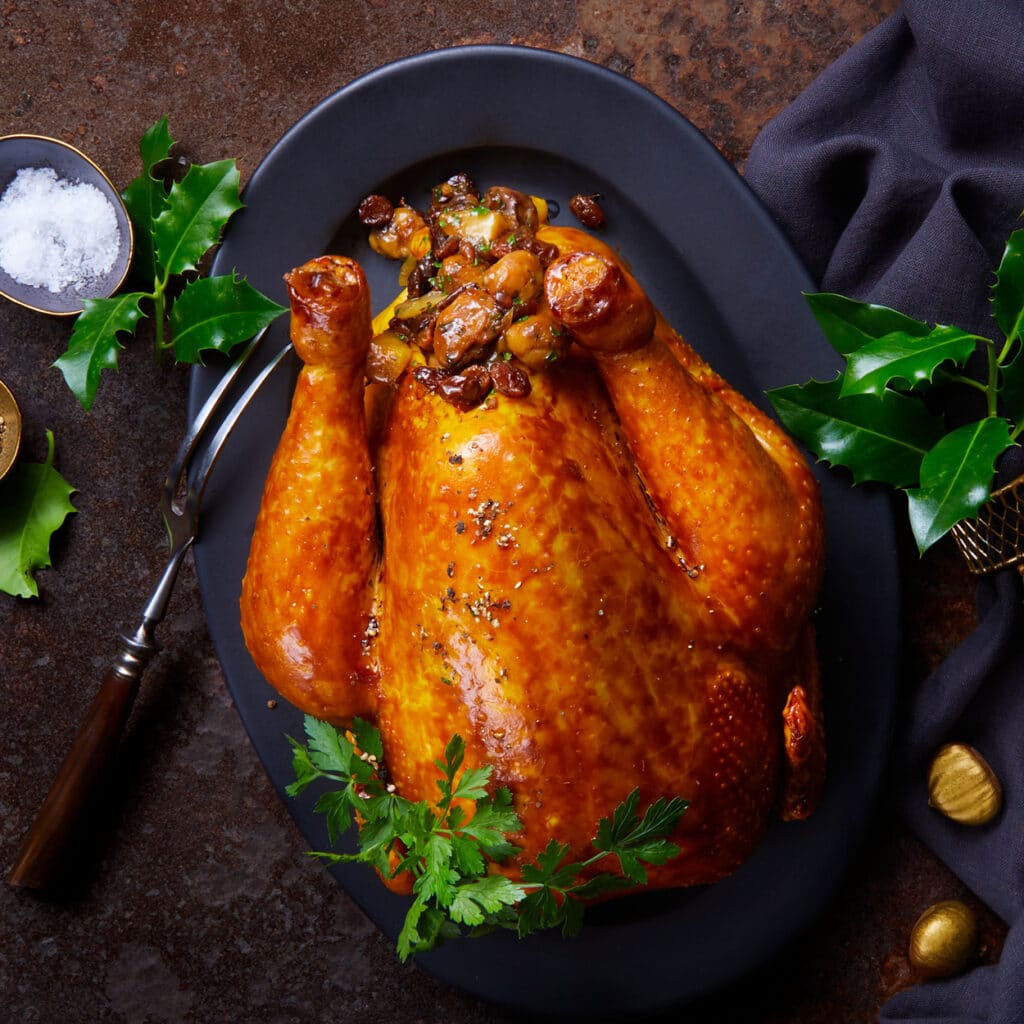 Kapaun mit Trockenfrüchten & Maronenfüllung – fein gewürzt, goldbraun gebraten