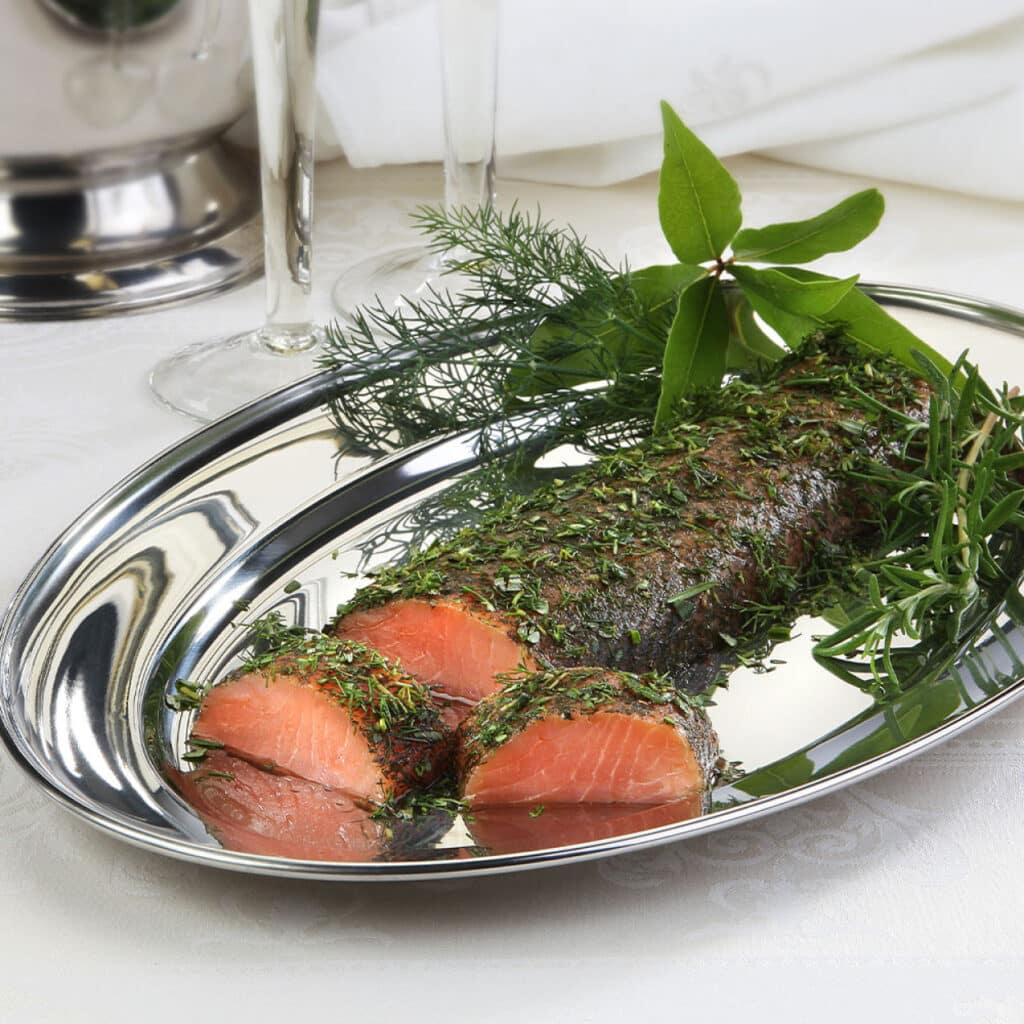 Graved Lachs mit frischen Kräutern – klassisch skandinavisch, zart mariniert & aromatisch verfeinert