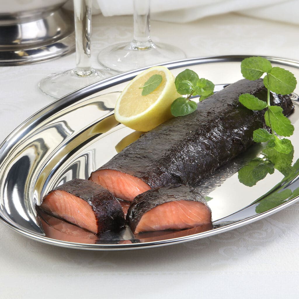 Graved Lachs im Algenmantel mit Zitrone – delikate Spezialität, frisch, raffiniert & festlich serviert