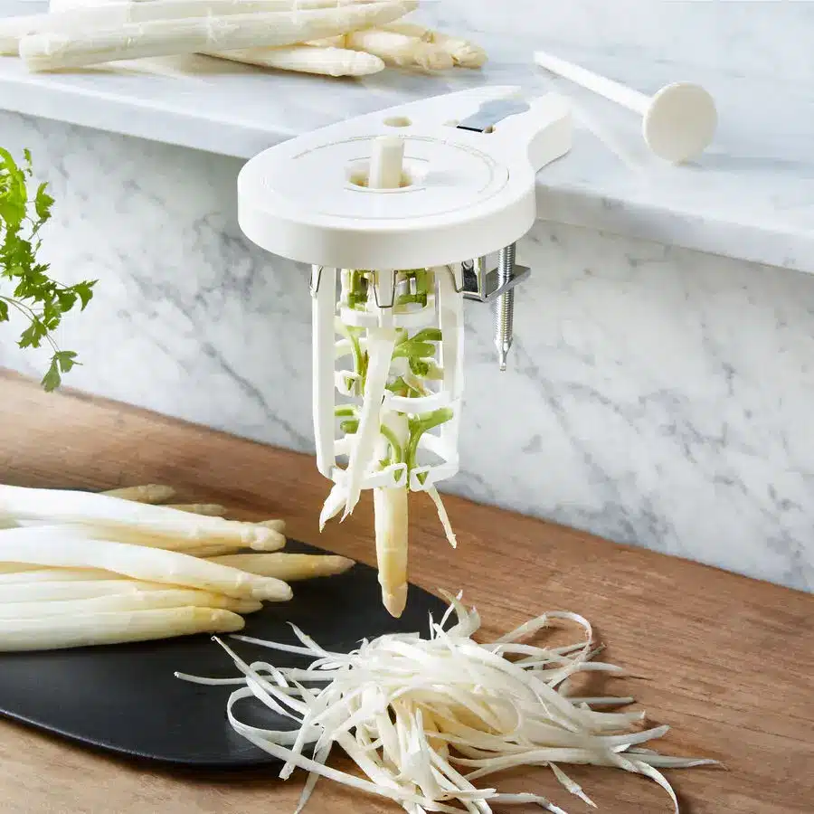 Tisch-Spargelsch&auml;ler mit Edelstahlklingen sch&auml;lt wei&szlig;e Spargelstange gleichm&auml;&szlig;ig und sauber